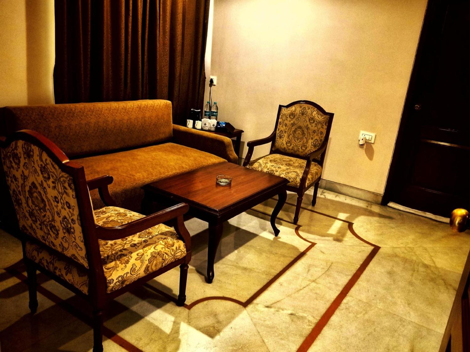 Kailash Parbat Hotel Lonavla Exterior foto